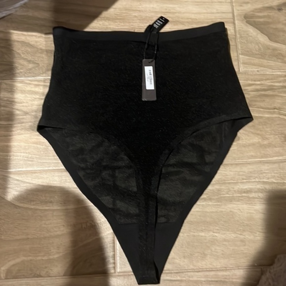 Skims Sculpting Thong High Waist - Picture 5 of 11